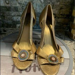 Charles David sz 7.5 gold peep toe heels opal